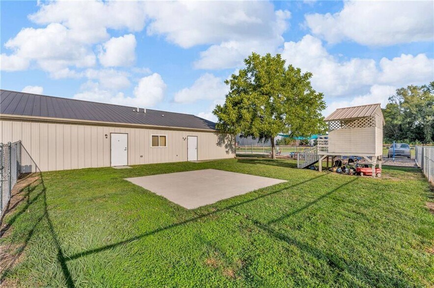 More Photos Of 109 E Railroad St, Silver Lake Daycare Center For Sale