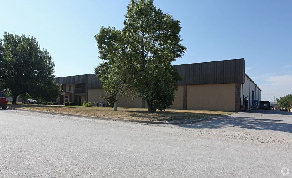 More Photos Of 19935 W 157th St, Olathe Warehouse For Sale