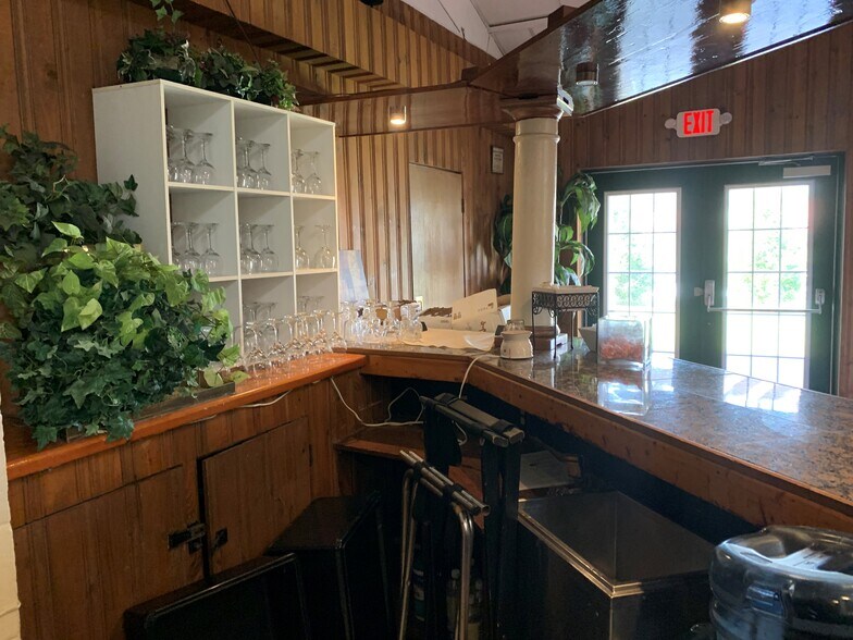 More Photos Of 10 Enfield St, Cincinnati Freestanding For Lease