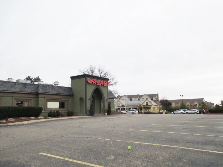 More Photos Of 41990-42040 Grand River Ave, Novi Unknown For Lease