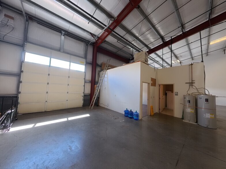 More Photos Of 615 SE Glenwood Dr, Bend Unknown For Lease