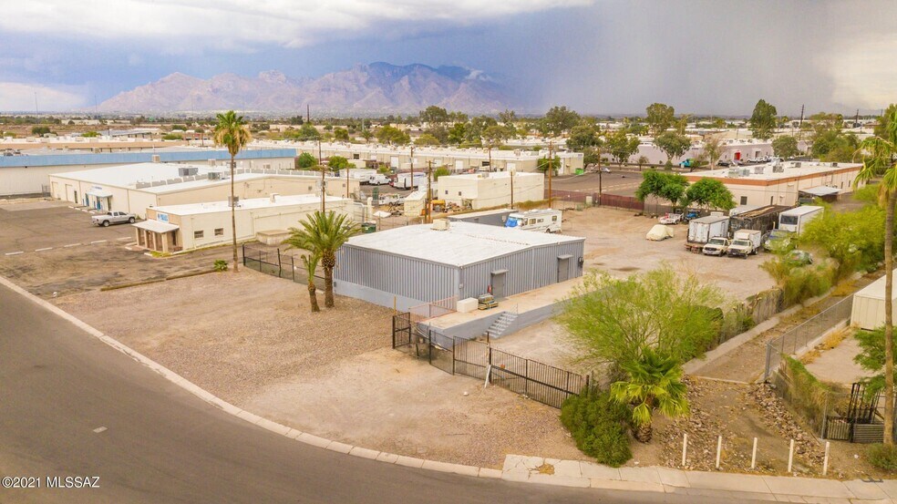 More Photos Of 2450 N Jackrabbit Ave, Tucson Distribution For Sale