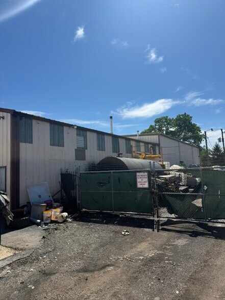 More Photos Of 15448 Wentworth Ave, South Holland Warehouse For Sale