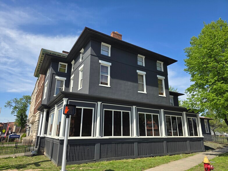 More Photos Of 48-50 Main St, Hartford Office Residential For Sale