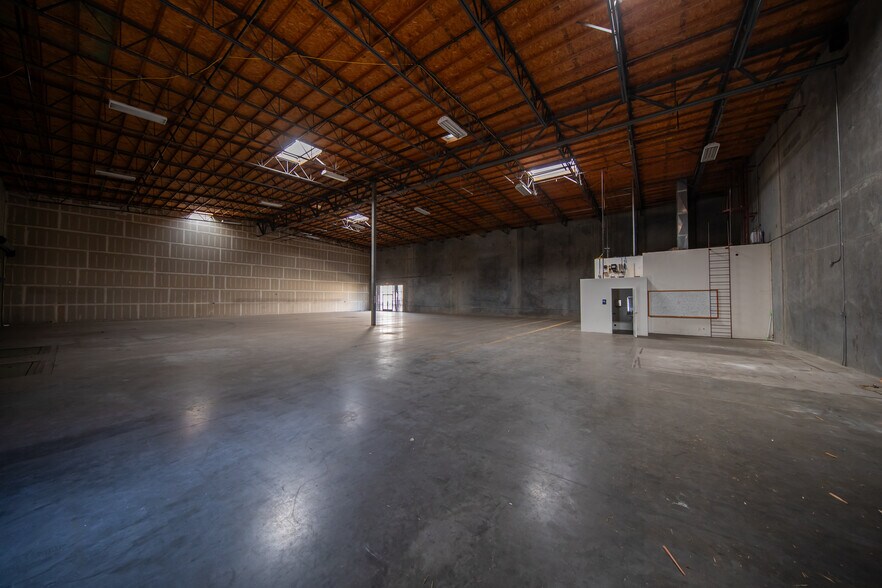 More Photos Of 3109 Del Este Pky, Modesto Distribution For Lease