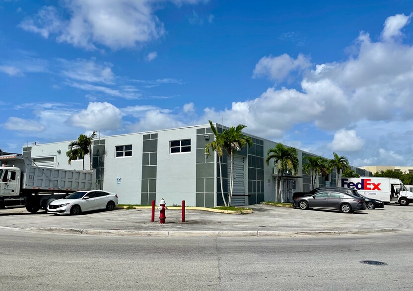 More Photos Of 7800-7840 W 2nd Ct, Hialeah Warehouse For Lease