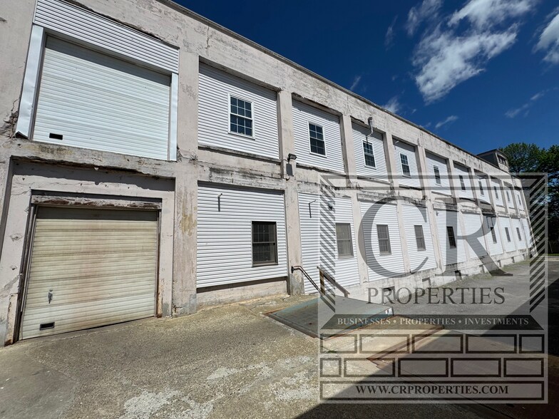 More Photos Of 155 Vineyard Ave, Highland Service For Sale