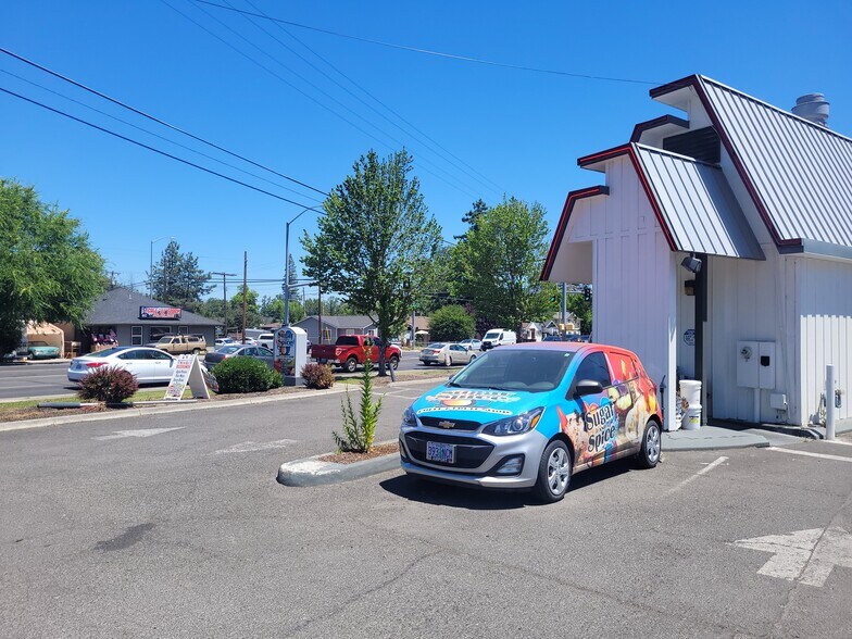 More Photos Of 1605 W Main St, Medford Fast Food For Sale