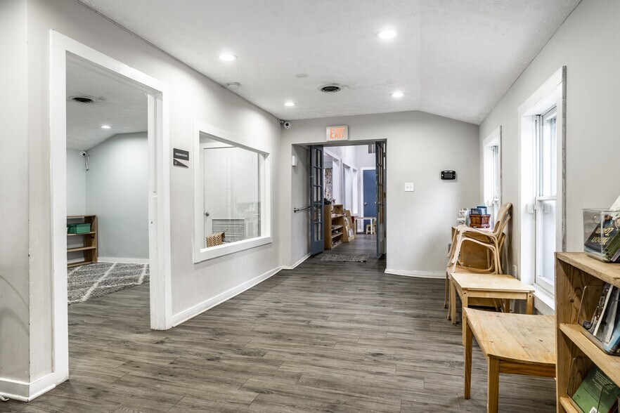 More Photos Of 7507 Michigan Rd, Indianapolis Daycare Center For Sale