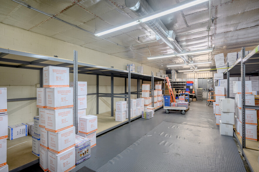 More Photos Of 3210 N San Fernando Blvd, Burbank Warehouse For Sale