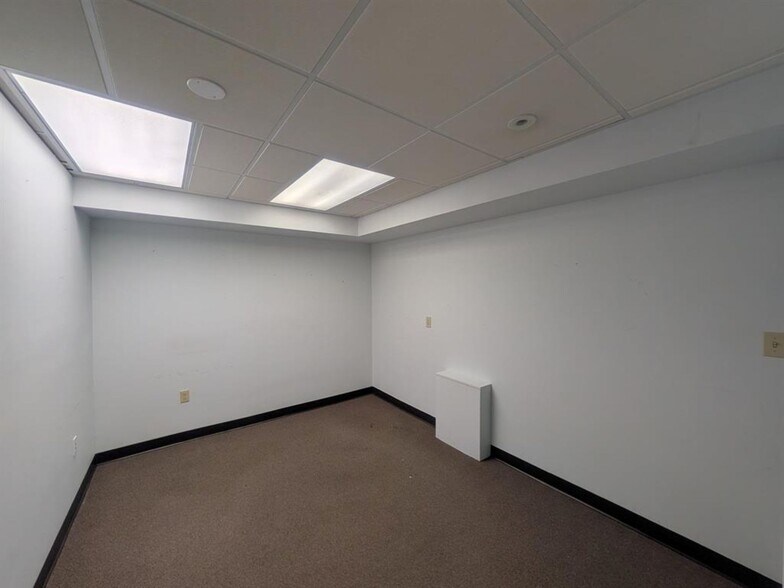 More Photos Of 3 Tremont St, Claremont Office For Lease