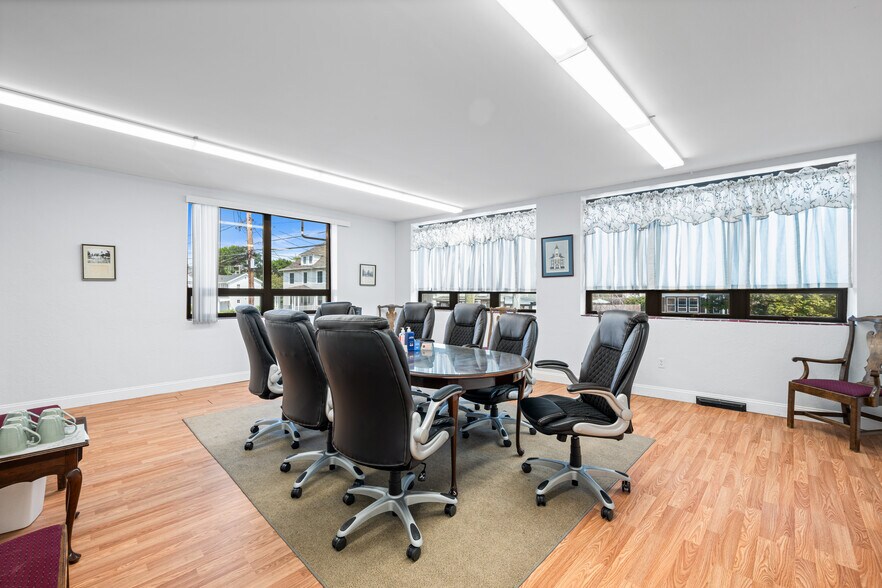 More Photos Of 253-257 Main St, Torrington Office For Sale