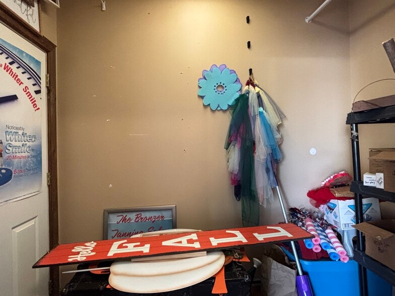 More Photos Of 206 W Main St, Mc Arthur Flex For Sale