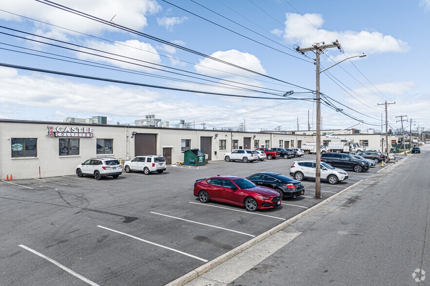 More Photos Of 75 Rushmore St, Westbury Warehouse For Lease