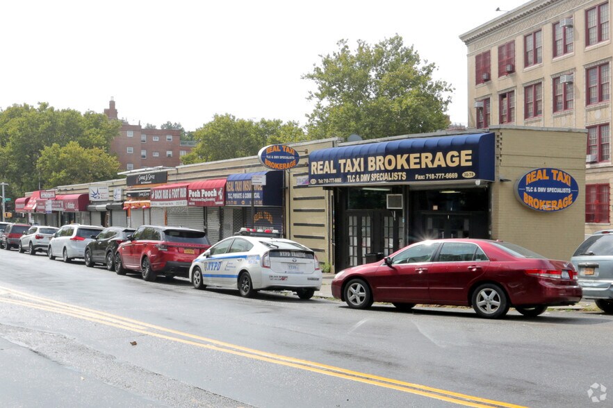 More Photos Of 3092 51st St, Woodside Storefront For Lease