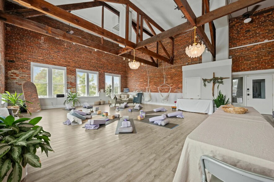 More Photos Of 202 Craven St, New Bern General Retail For Sale