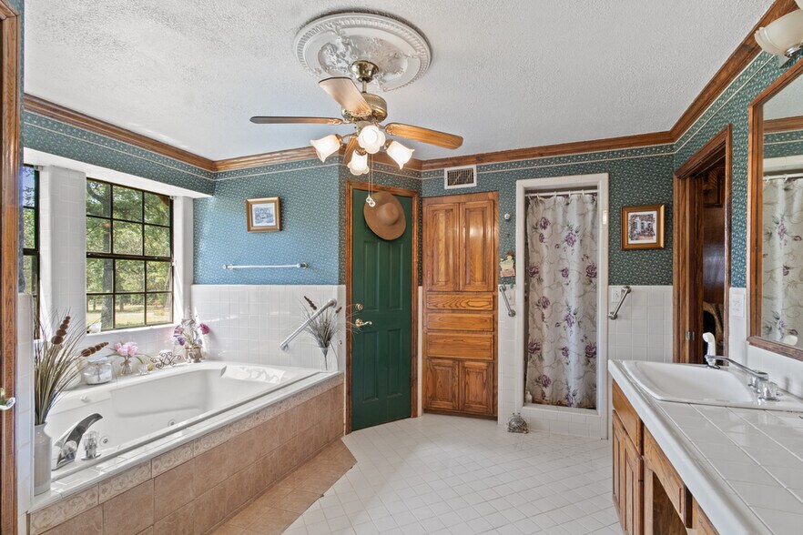 More Photos Of 750 N US Highway 287, Palestine Multifamily For Sale