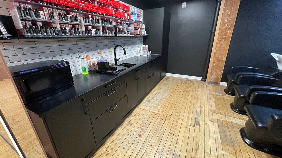 More Photos Of 139 Market Ave, Winnipeg Apartments For Lease