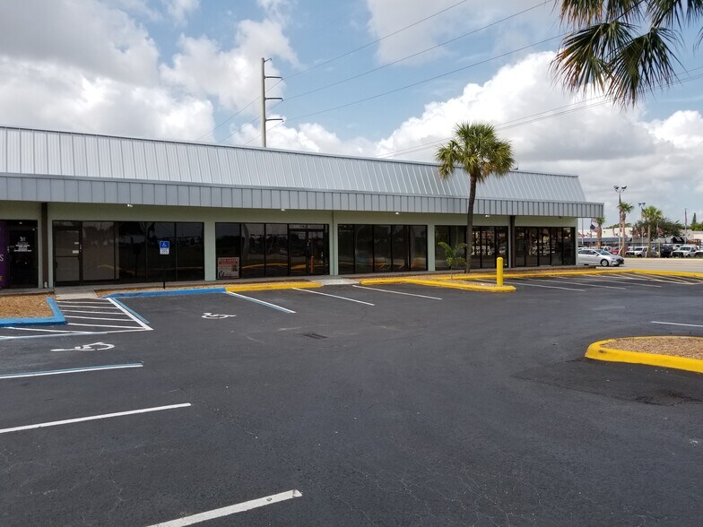 More Photos Of 435 S State Road 7, Hollywood General Retail For Lease