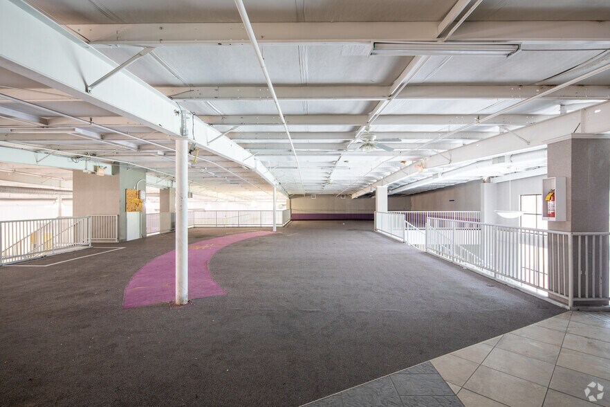 More Photos Of 13850 Manchester Rd, Manchester Freestanding For Lease