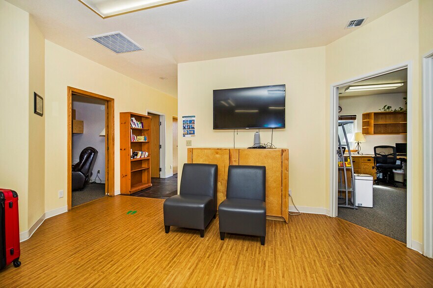 More Photos Of 137 McGhee Rd, Kootenai Storefront Retail Office For Sale