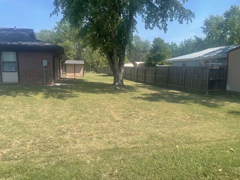 More Photos Of 410 N Fisher St, Glasco Apartments For Sale