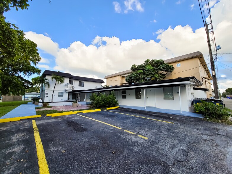 More Photos Of 1858 Dewey St, Hollywood Apartments For Sale