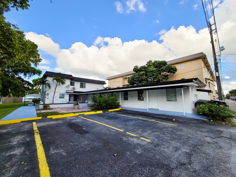 More Photos Of 1858 Dewey St, Hollywood Apartments For Sale