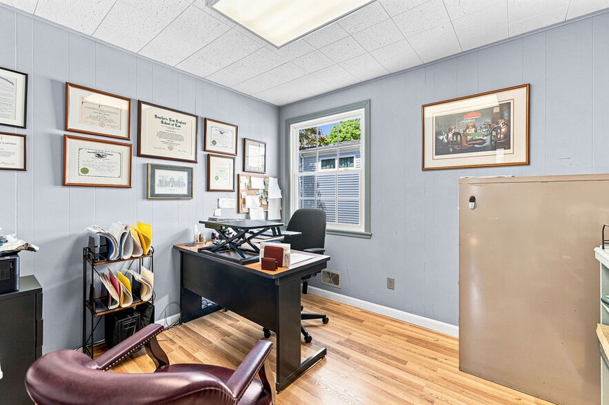 More Photos Of 17 Orchard St, New Bedford Office For Sale