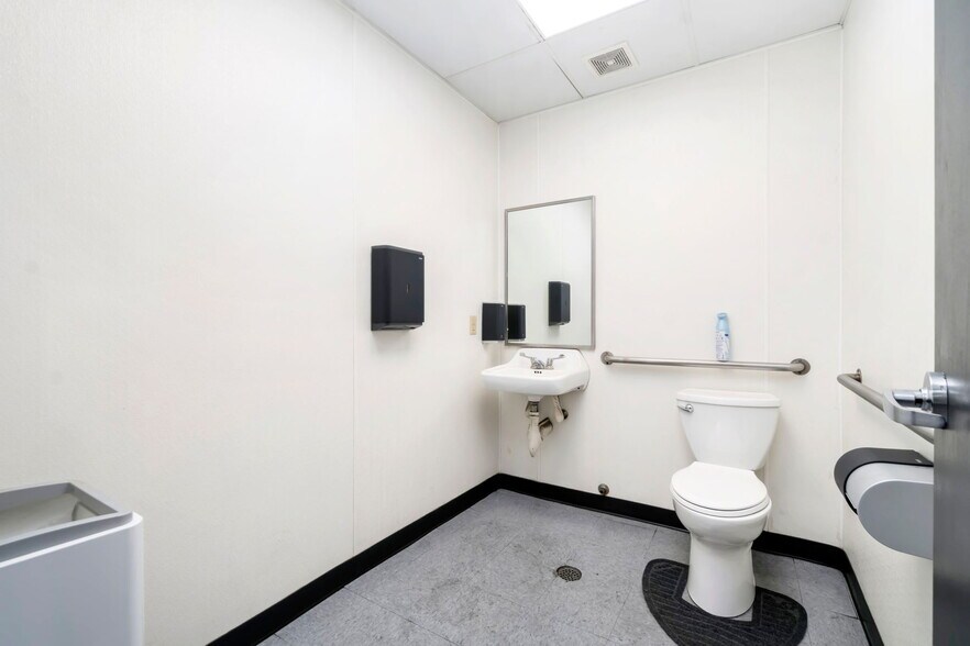 More Photos Of 101 Lexington Ave, Cheyenne Warehouse For Lease