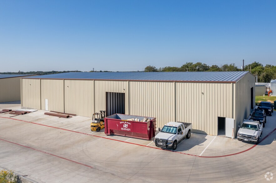 More Photos Of 10509 Circle Dr, Austin Warehouse For Lease