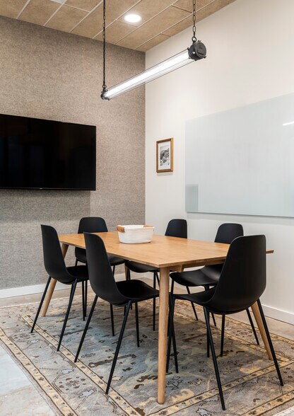 More Photos Of 2339 Commerce St, Houston Coworking Space