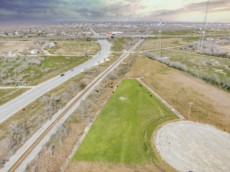 More Photos Of 1801 Industrial Dr, Taylor Land For Lease