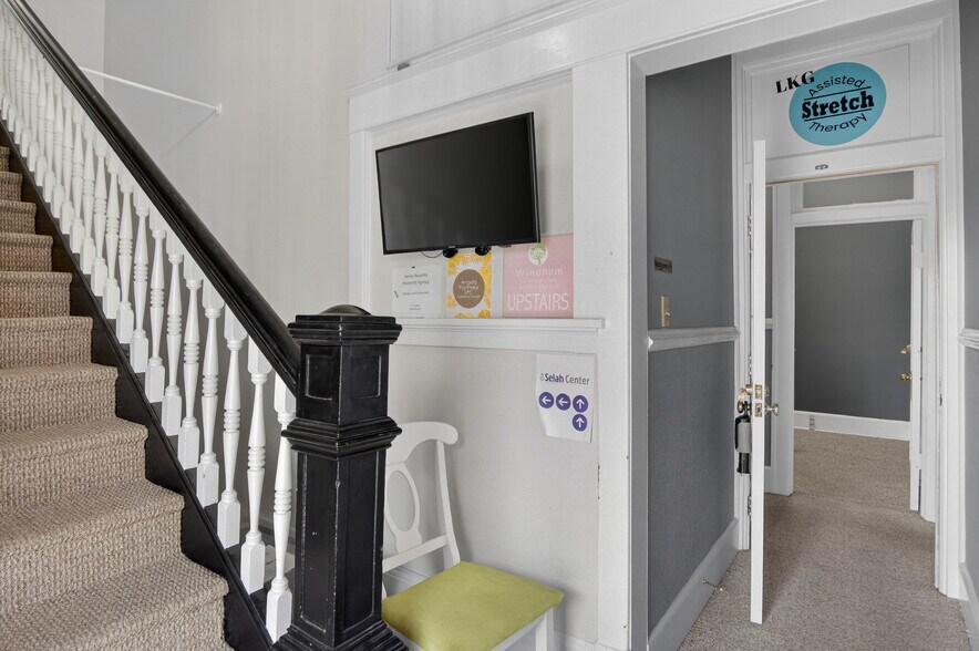 More Photos Of 104-110 S Hill Ave, South Hill Office Residential For Lease