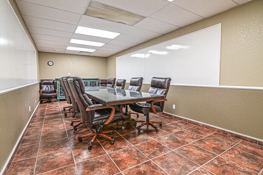 More Photos Of 1501 N Fairgrounds Rd, Midland Office For Sale