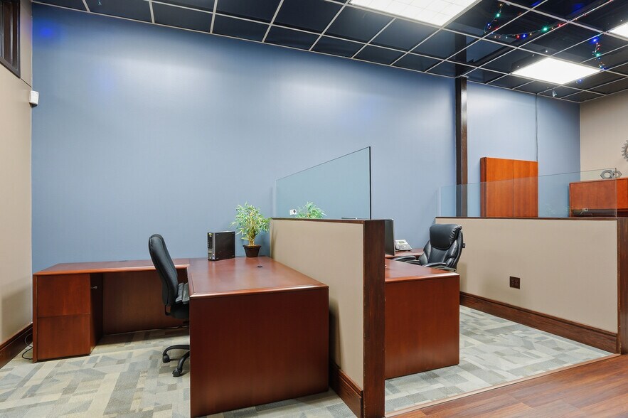 More Photos Of 309 N Oak St, Roanoke Office For Sale