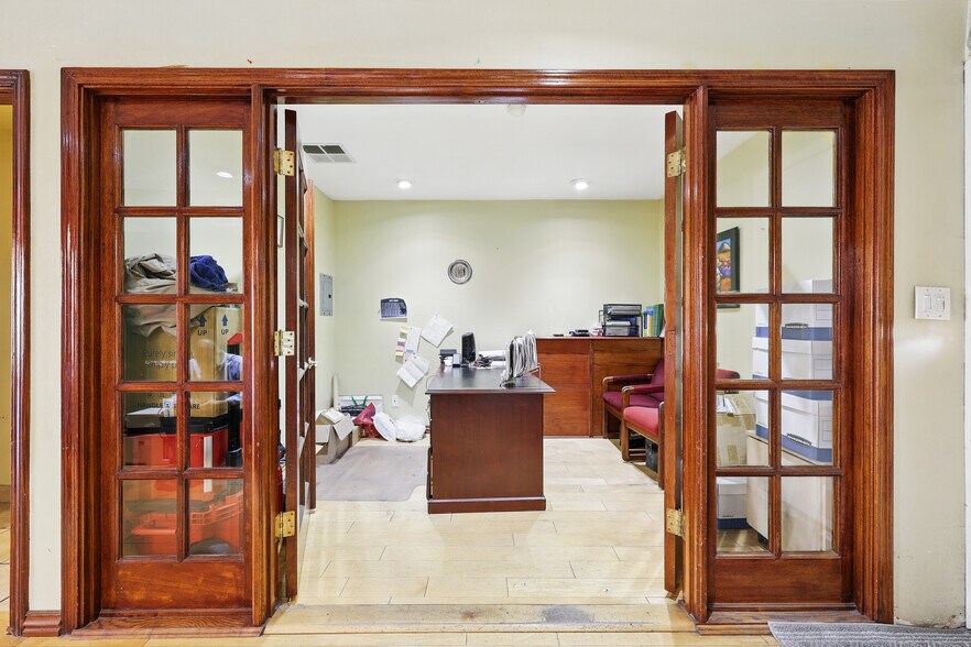 More Photos Of 5428 E Beverly Blvd, Los Angeles Office For Sale