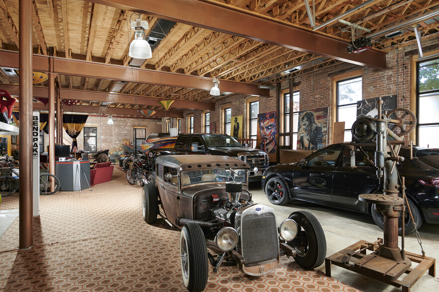 More Photos Of 128 N Campbell Ave, Chicago Showroom For Lease