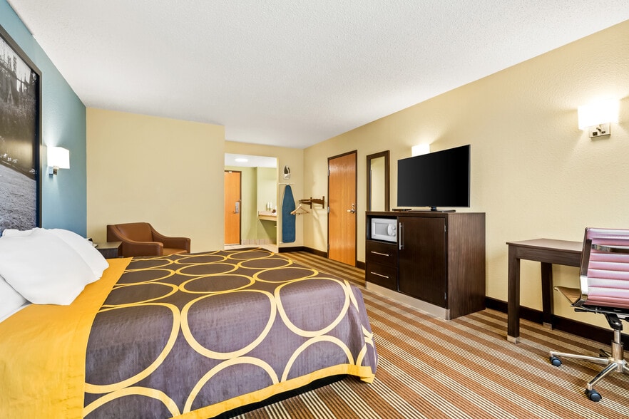 More Photos Of 50663 Oak Grove Rd, Osseo Hotel For Sale