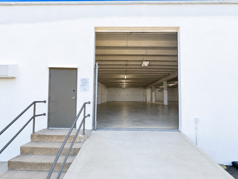 More Photos Of 12388 Starkey Rd, Largo Warehouse For Lease
