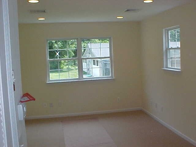 More Photos Of 152 Magnolia Ln, Middletown Veterinarian Kennel For Lease