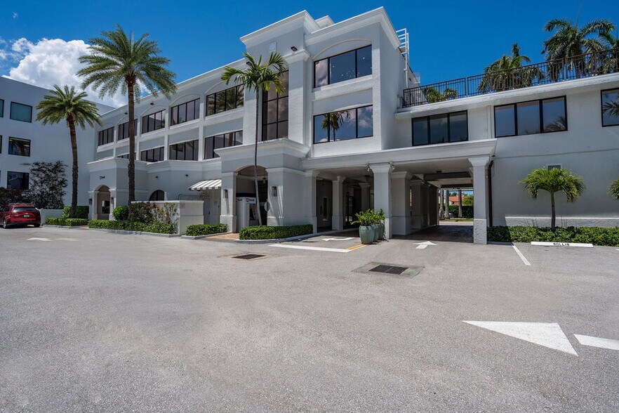 More Photos Of 324 Royal Palm Way, Palm Beach Office For Lease