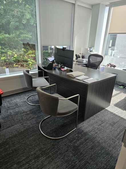 More Photos Of 36 N New York Ave, Huntington Office For Lease