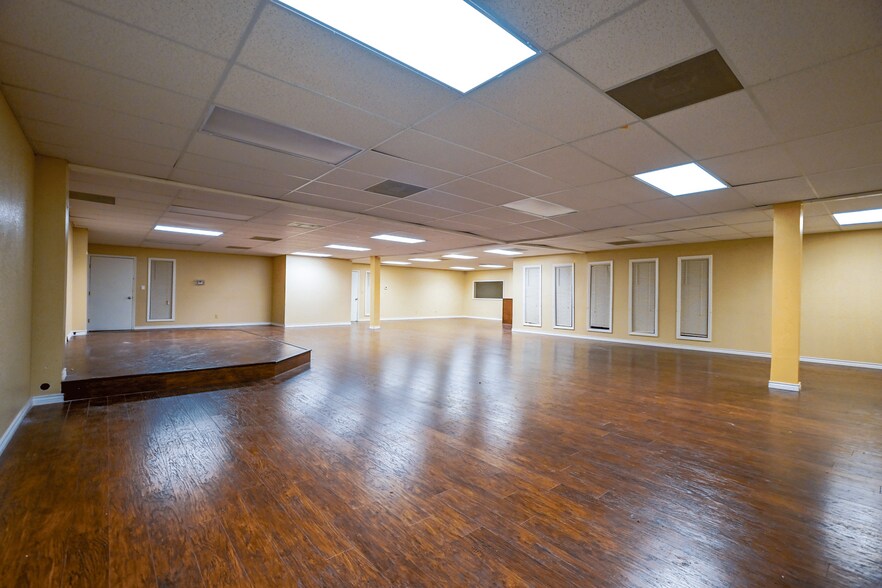 More Photos Of 3603 Fredericksburg Rd, San Antonio Storefront For Sale