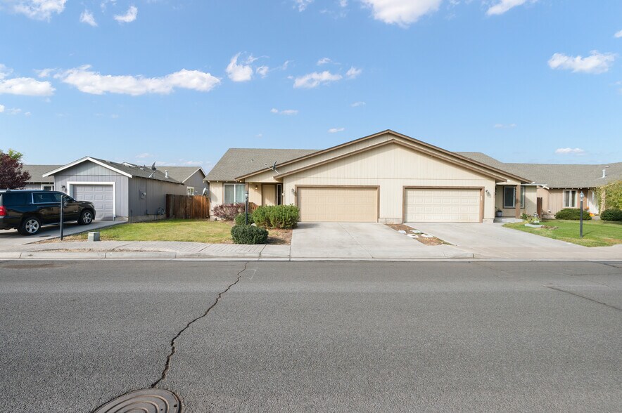 More Photos Of 888 SE Kierra Pl, Madras Apartments For Sale