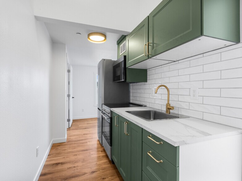 More Photos Of 525 SW 4th Ave, Canby Apartments For Sale