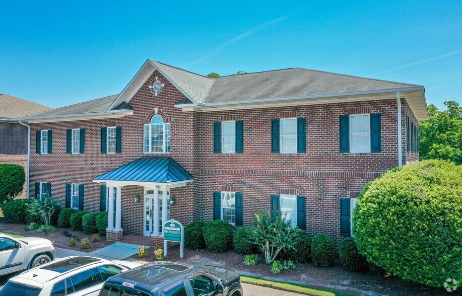 More Photos Of 2936 Breezewood Ave, Fayetteville Office For Lease
