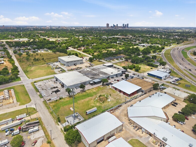 More Photos Of 2106-2110 E Richmond Ave, Fort Worth Distribution For Lease