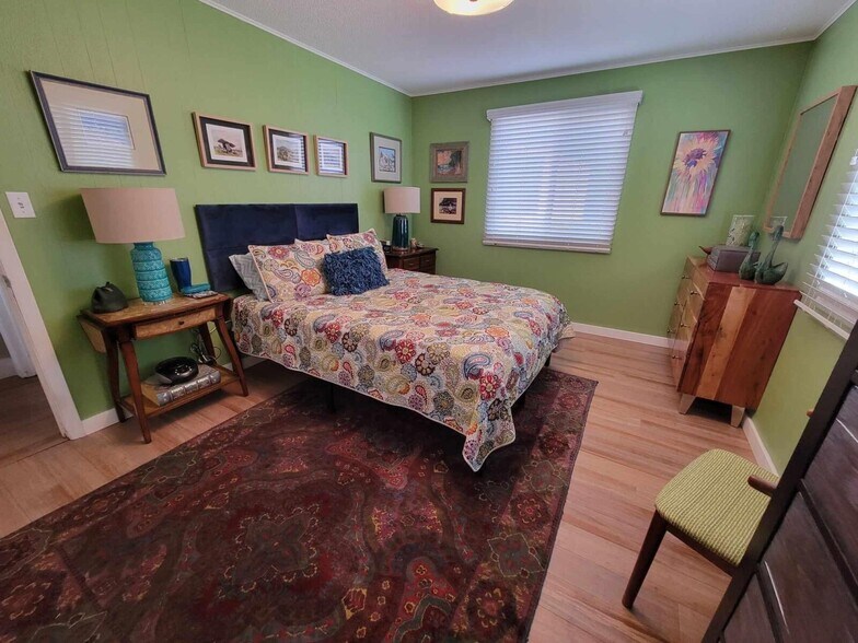 More Photos Of 1313 W Cherry St, Vermillion Hotel For Sale