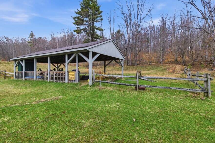 More Photos Of 89 Nolan Rd, Penfield General Retail For Sale